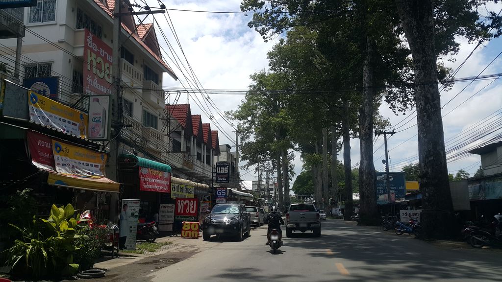 ภาพถนนตรงที่ เชียงใหม่ ซ่อมมือถือด่วน โน้ตบุ๊ค คอม แทบเล็ต รับฝาก By ร้านก้าวหน้าไอที ตั้งอยู่ ถ่ายโดย jrcarlsen พ.ศ. 2560 (2017) · A street-level view of where เชียงใหม่ ซ่อมมือถือด่วน โน้ตบุ๊ค คอม แทบเล็ต รับฝาก By ร้านก้าวหน้าไอที · Chiang Mai Sommuethue Duan Notebook Khom Thaeplet Rapfak By Ran Kaona IT stands, by jrcarlsen in 2560 (2017)