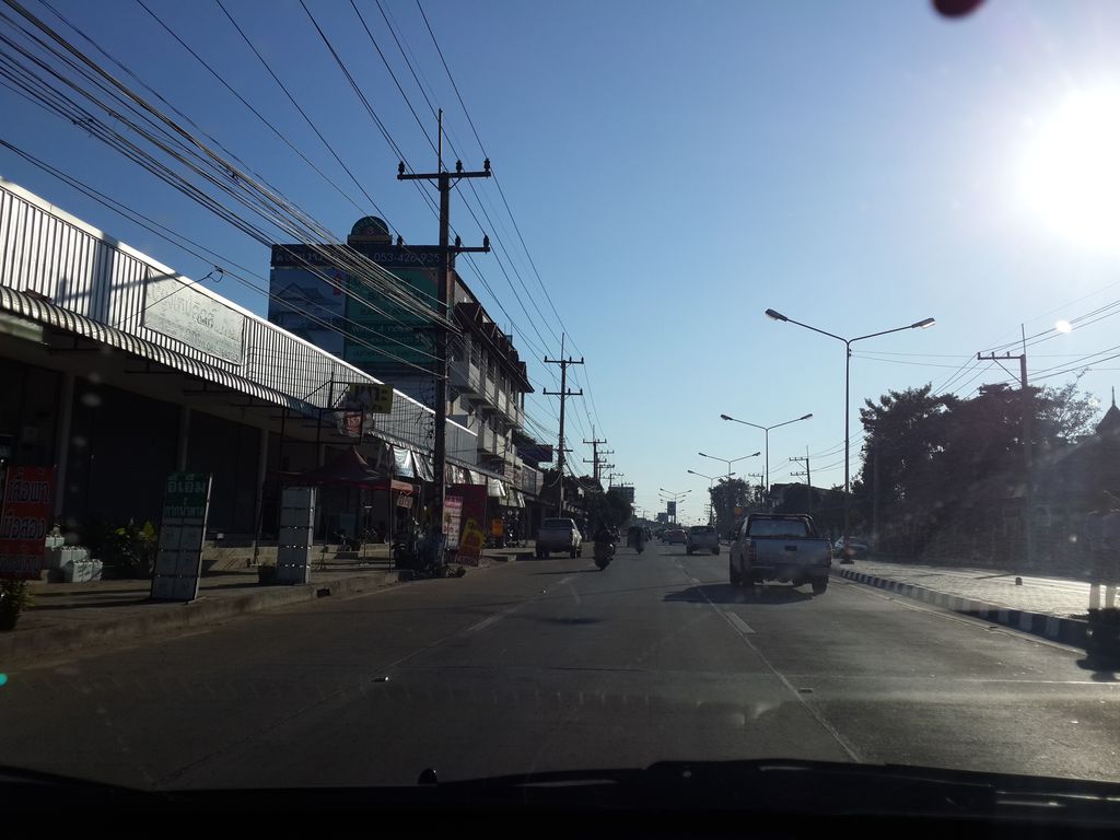 ภาพถนนตรงที่ โกดังดำ Go Dung Dum ตั้งอยู่ ถ่ายโดย mishari พ.ศ. 2557 (2014) · A street-level view of where โกดังดำ Go Dung Dum stands, by mishari in 2557 (2014)