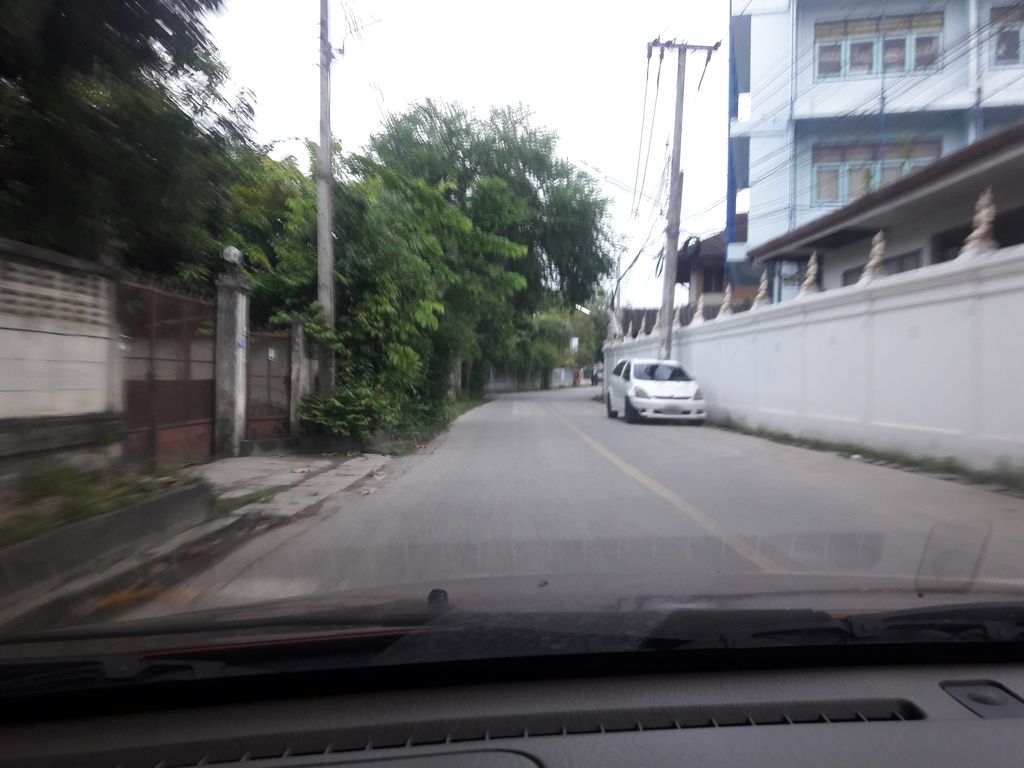 ภาพถนนตรงที่ Kusa Japanese Restaurant ตั้งอยู่ ถ่ายโดย ratchaphat พ.ศ. 2561 (2018) · A street-level view of where Kusa Japanese Restaurant stands, by ratchaphat in 2561 (2018)