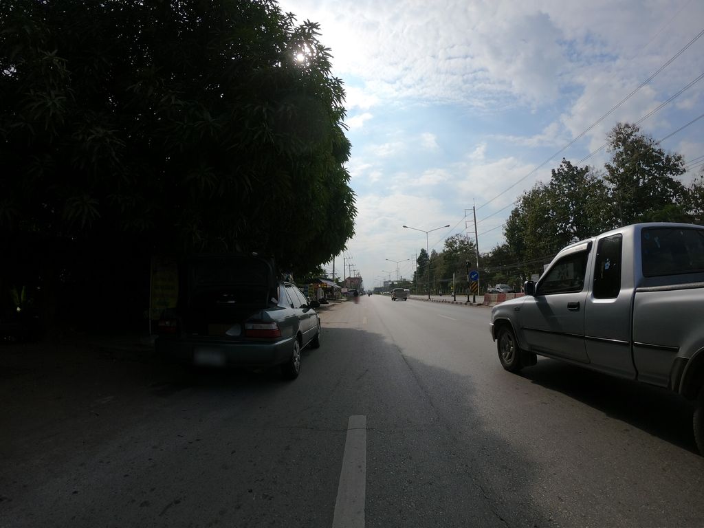 ภาพถนนตรงที่ ร้านลาบแลงตอง ตั้งอยู่ ถ่ายโดย chanuwath_grab พ.ศ. 2562 (2019) · A street-level view of where ร้านลาบแลงตอง · Ran Lap Laeng Tong stands, by chanuwath_grab in 2562 (2019)