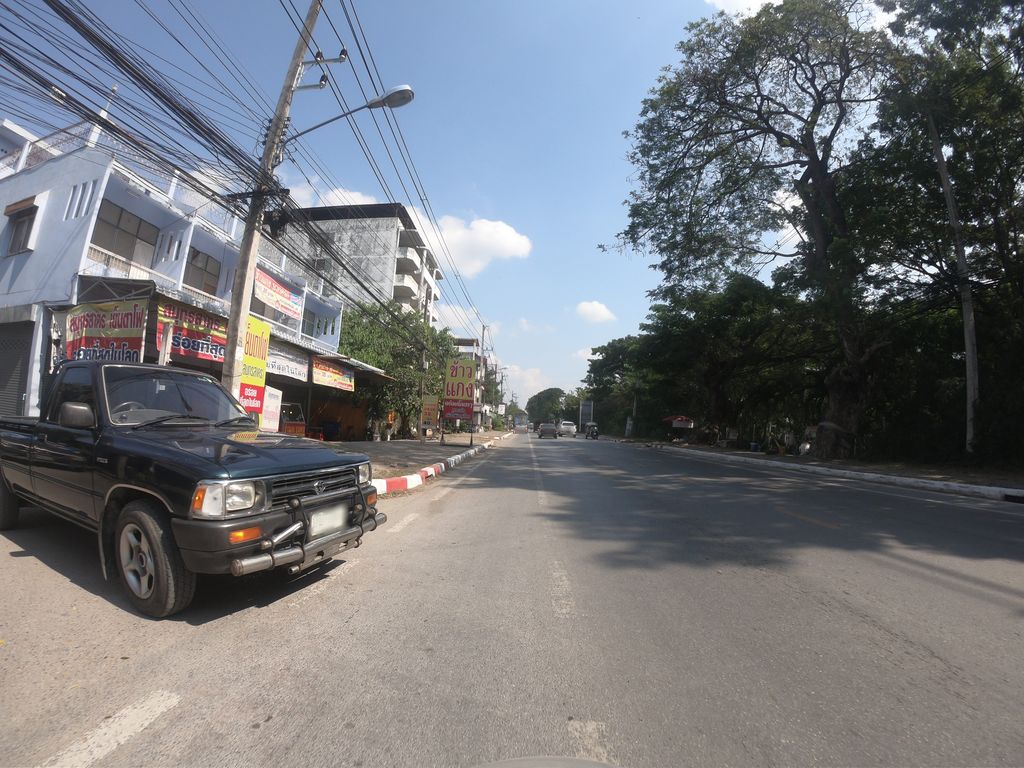 ภาพถนนตรงที่ เชียงใหม่โพธิวนิช ตั้งอยู่ ถ่ายโดย chanuwath_grab พ.ศ. 2562 (2019) · A street-level view of where เชียงใหม่โพธิวนิช · Chiang Mai Phothi Wanit stands, by chanuwath_grab in 2562 (2019)