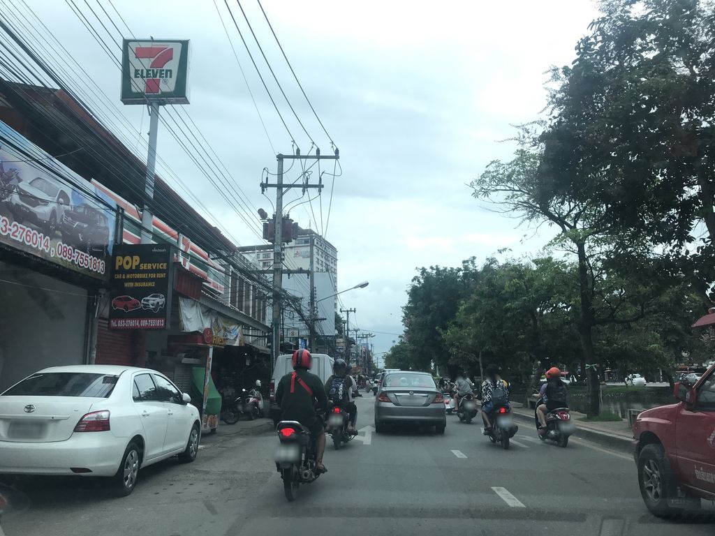 ภาพถนนตรงที่ ร้านไข่อิ่มบุญ เชียงใหม่ ตั้งอยู่ ถ่ายโดย prasert พ.ศ. 2561 (2018) · A street-level view of where ร้านไข่อิ่มบุญ เชียงใหม่ · Ran Khai Imbun Chiang Mai stands, by prasert in 2561 (2018)