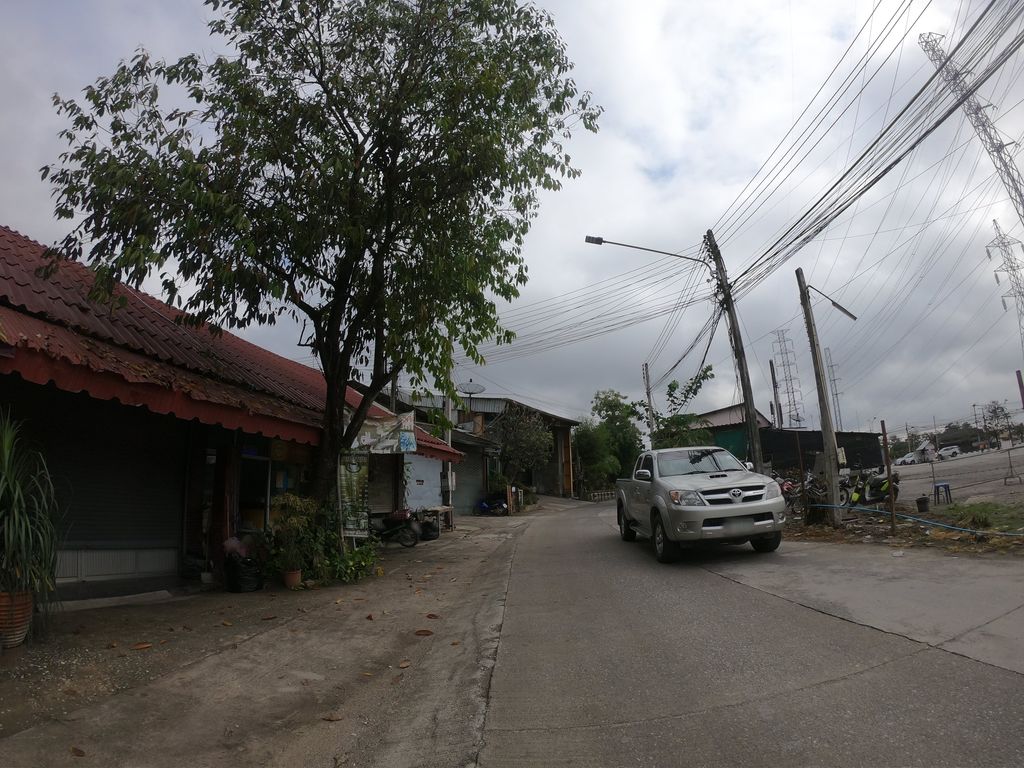 ภาพถนนตรงที่ Chiengmai Anodard Hotel Limited Partnership ตั้งอยู่ ถ่ายโดย chanuwath_grab พ.ศ. 2562 (2019) · A street-level view of where Chiengmai Anodard Hotel Limited Partnership stands, by chanuwath_grab in 2562 (2019)