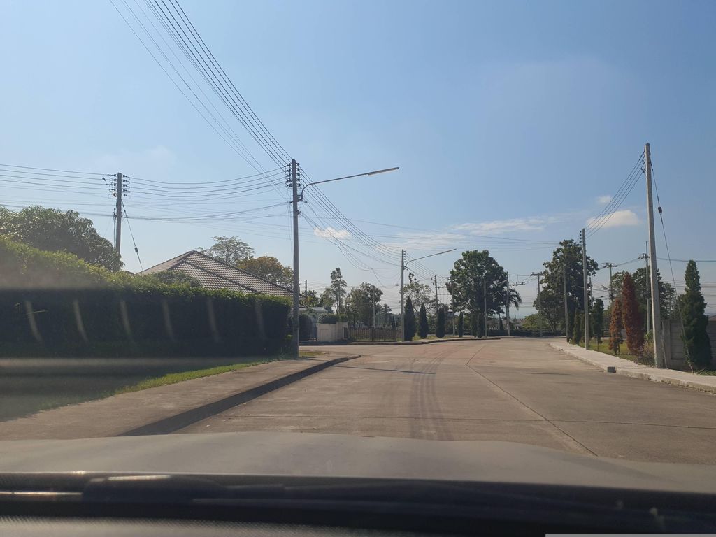 ภาพถนนตรงที่ Diya Valley หางดง ตั้งอยู่ ถ่ายโดย jrcarlsen พ.ศ. 2567 (2024) · A street-level view of where Diya Valley หางดง stands, by jrcarlsen in 2567 (2024)