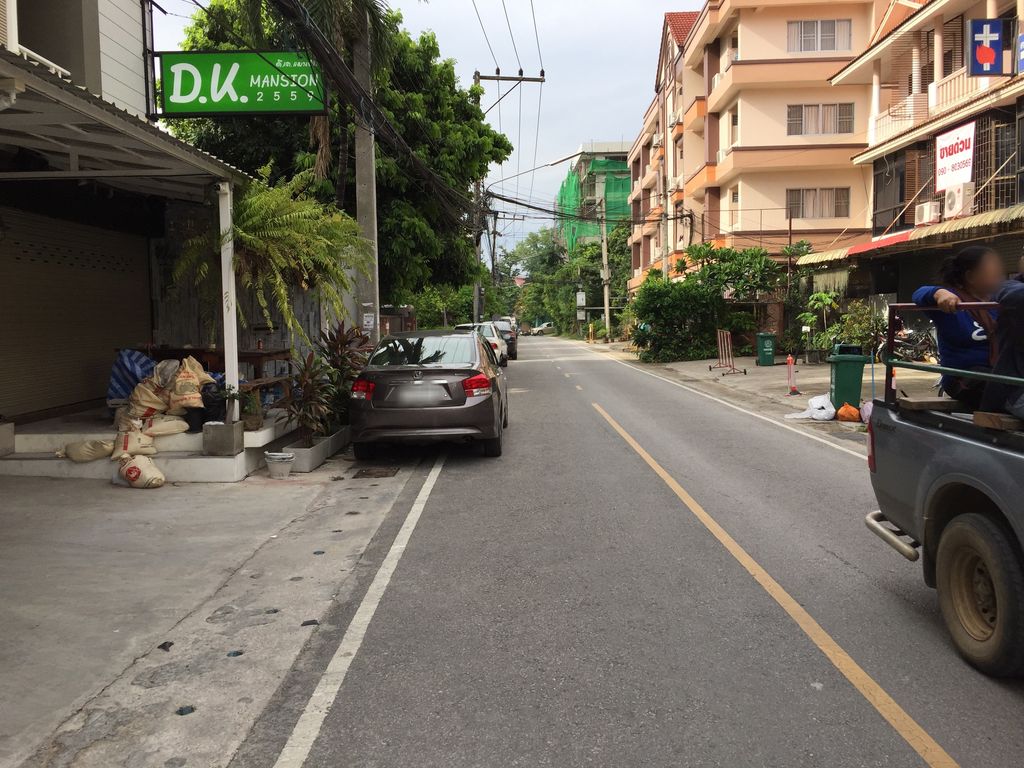 ภาพถนนตรงที่ Fusion Shabu Chiang Mai ตั้งอยู่ ถ่ายโดย alvinsj พ.ศ. 2560 (2017) · A street-level view of where Fusion Shabu Chiang Mai stands, by alvinsj in 2560 (2017)