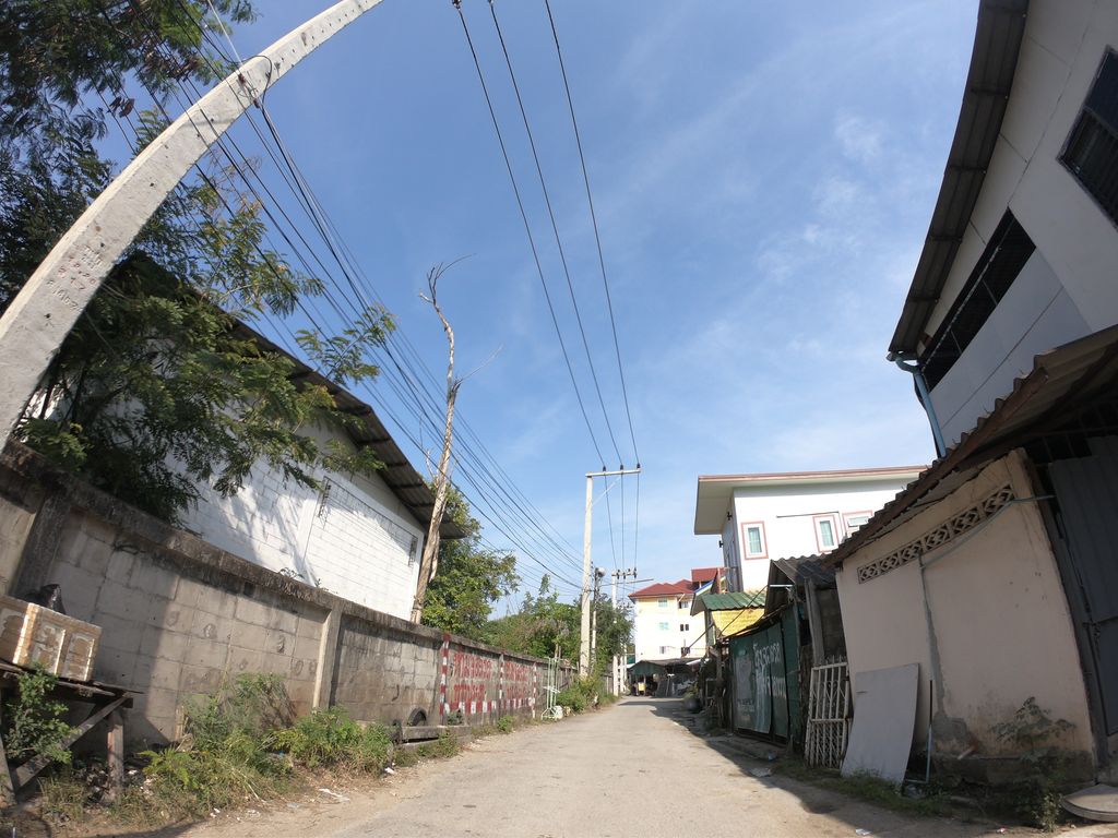 ภาพถนนตรงที่ คริสตจักรสุขเกษม ตั้งอยู่ ถ่ายโดย chanuwath_grab พ.ศ. 2562 (2019) · A street-level view of where คริสตจักรสุขเกษม · Suk Kasem Church stands, by chanuwath_grab in 2562 (2019)