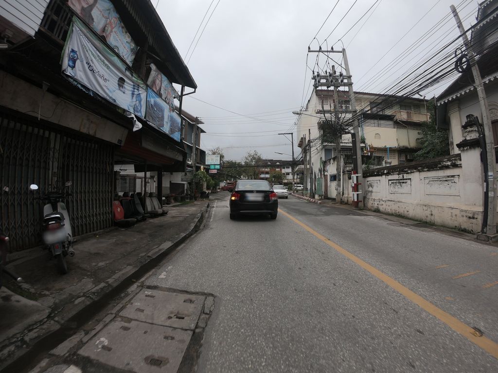 ภาพถนนตรงที่ mew.coffee.craft ตั้งอยู่ ถ่ายโดย chanuwath_grab พ.ศ. 2562 (2019) · A street-level view of where mew.coffee.craft stands, by chanuwath_grab in 2562 (2019)
