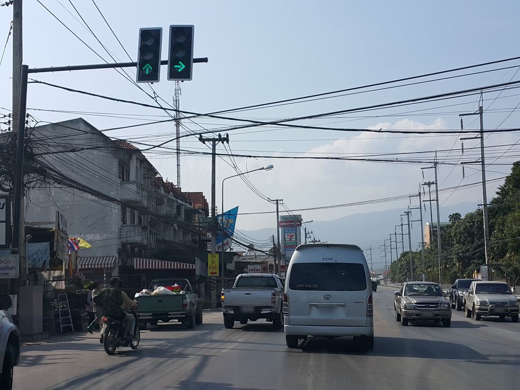 ภาพถนนตรงที่ ไพศาลยนต์ ตั้งอยู่ ถ่ายโดย jrcarlsen พ.ศ. 2558 (2015) · A street-level view of where ไพศาลยนต์ · Phaisanyon stands, by jrcarlsen in 2558 (2015)