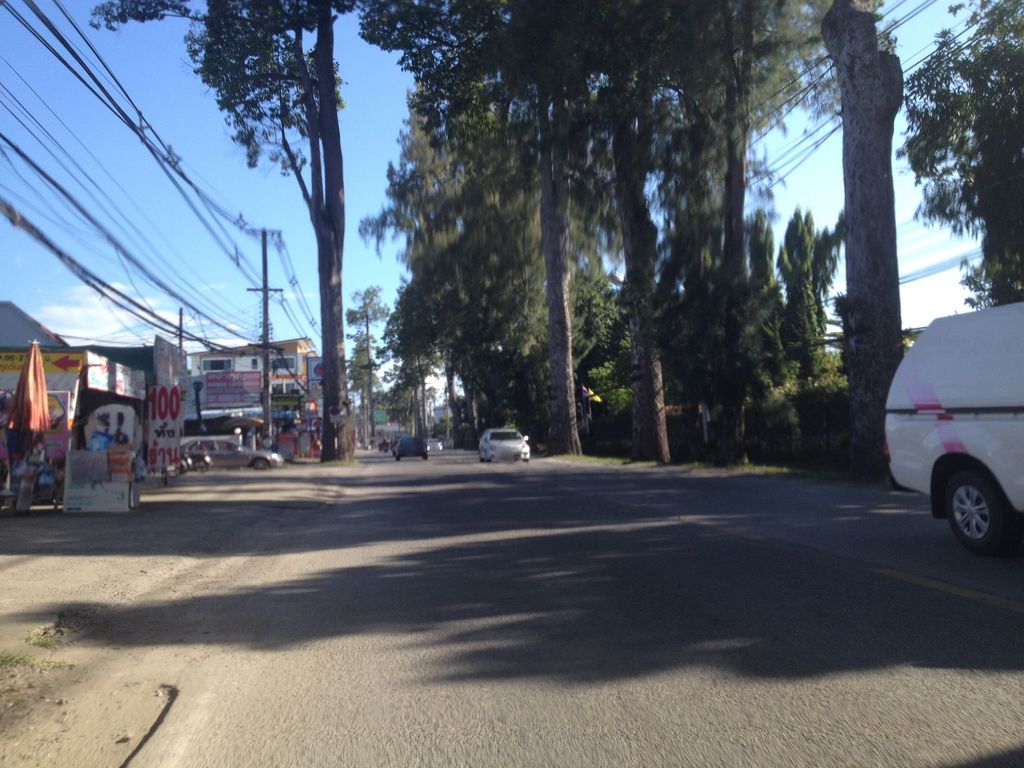 ภาพถนนตรงที่ สบาย สบาย โมบาย ตั้งอยู่ ถ่ายโดย jimwatana พ.ศ. 2558 (2015) · A street-level view of where สบาย สบาย โมบาย · Sabai Sabai Mobile stands, by jimwatana in 2558 (2015)