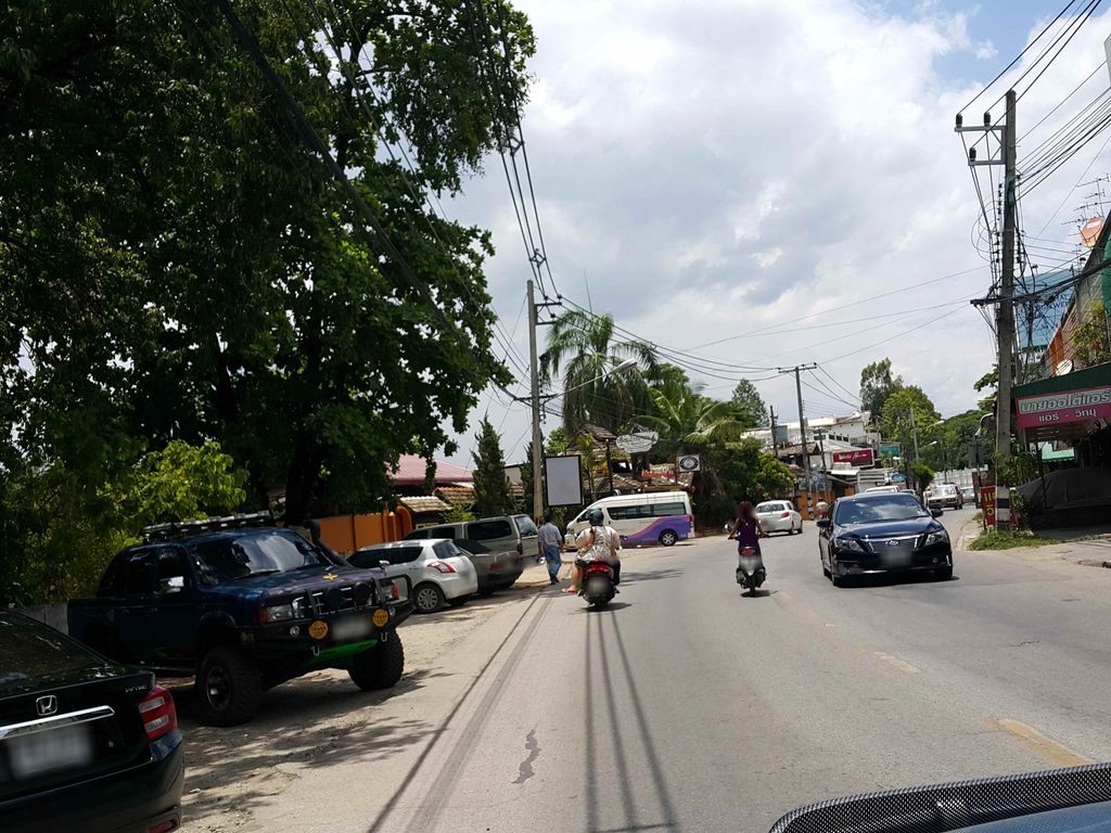 ภาพถนนตรงที่ บ้านย่า's story ตั้งอยู่ ถ่ายโดย jrcarlsen พ.ศ. 2558 (2015) · A street-level view of where บ้านย่า's story stands, by jrcarlsen in 2558 (2015)