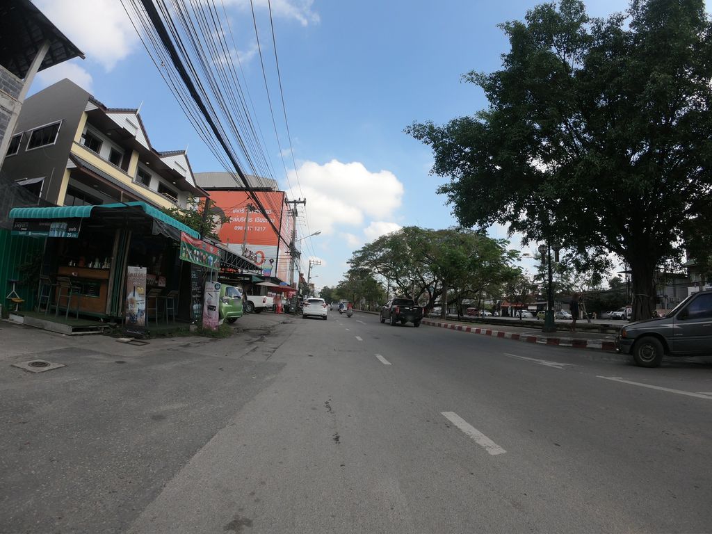 ภาพถนนตรงที่ Sunday Baker ตั้งอยู่ ถ่ายโดย chanuwath_grab พ.ศ. 2562 (2019) · A street-level view of where Sunday Baker stands, by chanuwath_grab in 2562 (2019)