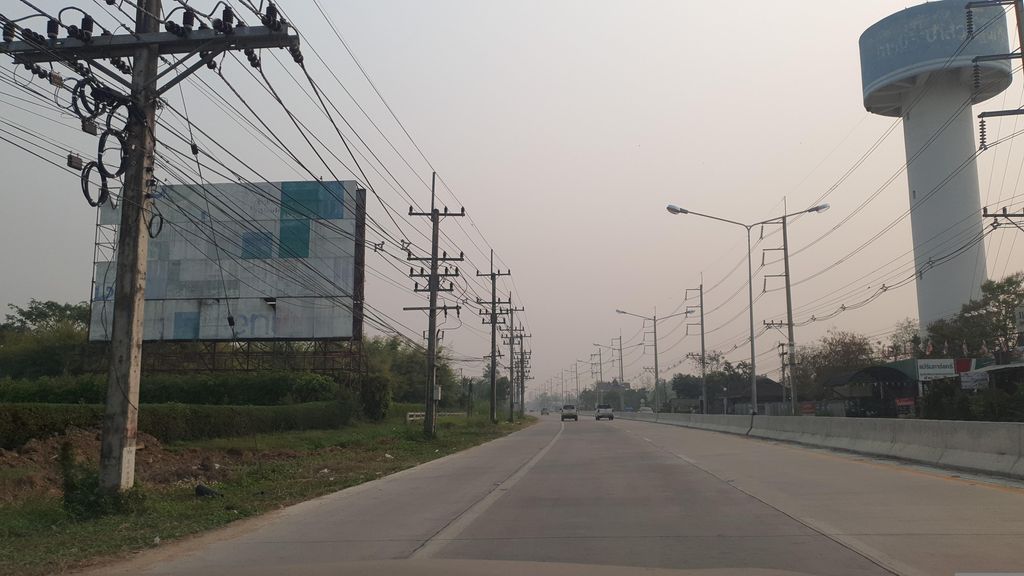 ภาพถนนตรงที่ Palm Spa Village Resort ตั้งอยู่ ถ่ายโดย jrcarlsen พ.ศ. 2566 (2023) · A street-level view of where Palm Spa Village Resort stands, by jrcarlsen in 2566 (2023)