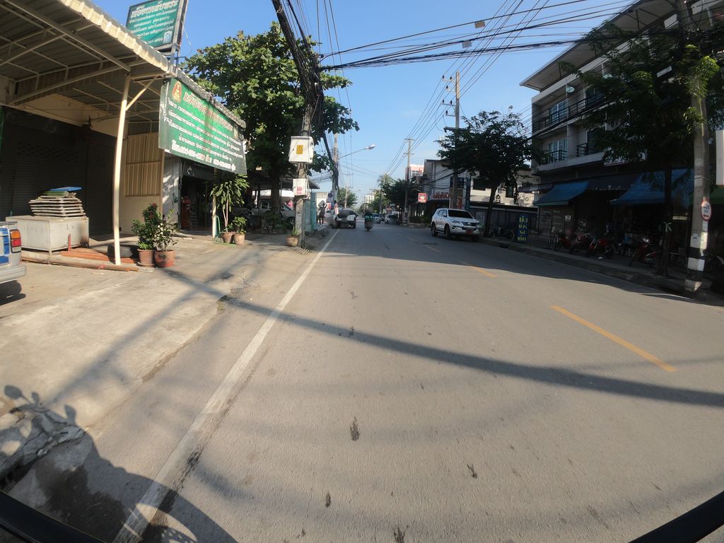 ภาพถนนตรงที่ วีไอพีคาร์พาร์ค ตั้งอยู่ ถ่ายโดย chanuwath_grab พ.ศ. 2562 (2019) · A street-level view of where วีไอพีคาร์พาร์ค · Wiaiphi Car Park stands, by chanuwath_grab in 2562 (2019)