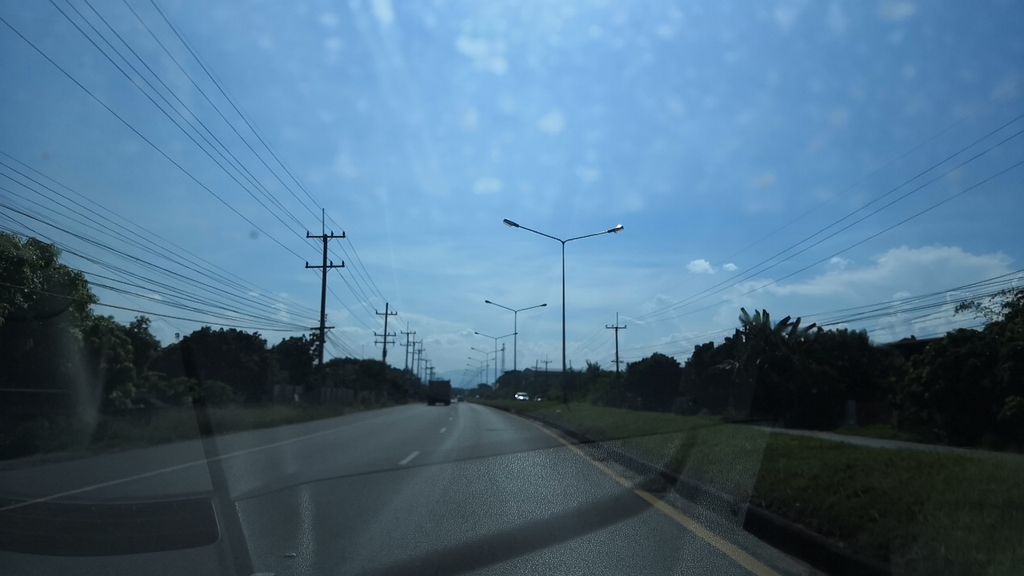 ภาพถนนตรงที่ โชคเจริญมอเตอร์ ตั้งอยู่ ถ่ายโดย charlesano พ.ศ. 2561 (2018) · A street-level view of where โชคเจริญมอเตอร์ · Chok Charoen Motor stands, by charlesano in 2561 (2018)