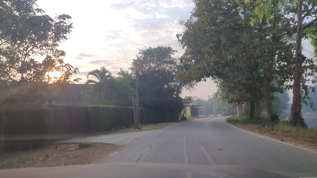 ภาพถนนตรงที่ Natural Villas Chiangmai ตั้งอยู่ ถ่ายโดย jrcarlsen พ.ศ. 2566 (2023) · A street-level view of where Natural Villas Chiangmai stands, by jrcarlsen in 2566 (2023)