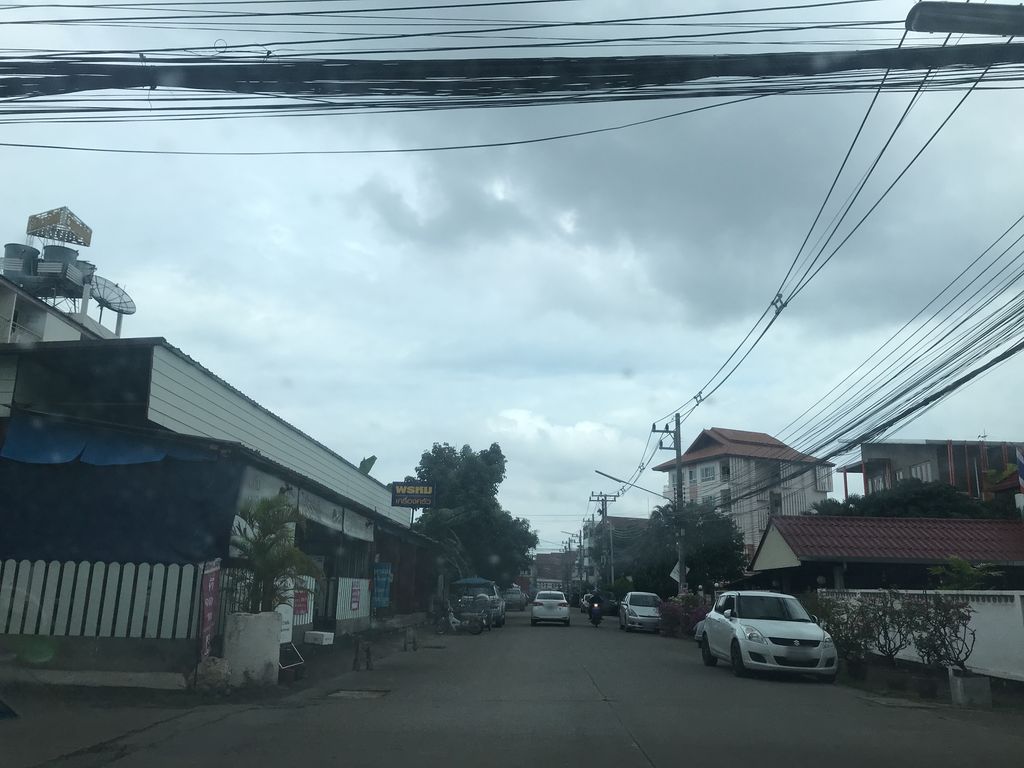 ภาพถนนตรงที่ หอพัก ราชพฤกษ์ ตั้งอยู่ ถ่ายโดย prasert พ.ศ. 2561 (2018) · A street-level view of where หอพัก ราชพฤกษ์ · Ratcha Pharueka Dormitory stands, by prasert in 2561 (2018)
