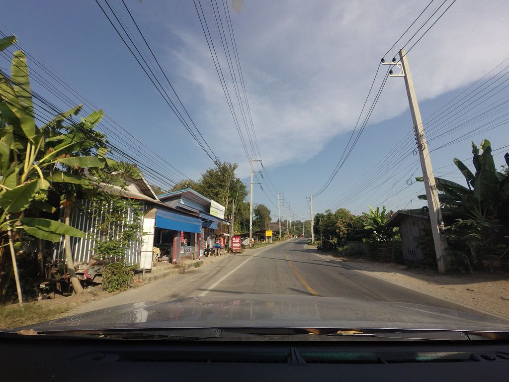 ภาพถนนตรงที่ Le Cocotier Resort ตั้งอยู่ ถ่ายโดย mishari พ.ศ. 2564 (2021) · A street-level view of where Le Cocotier Resort stands, by mishari in 2564 (2021)