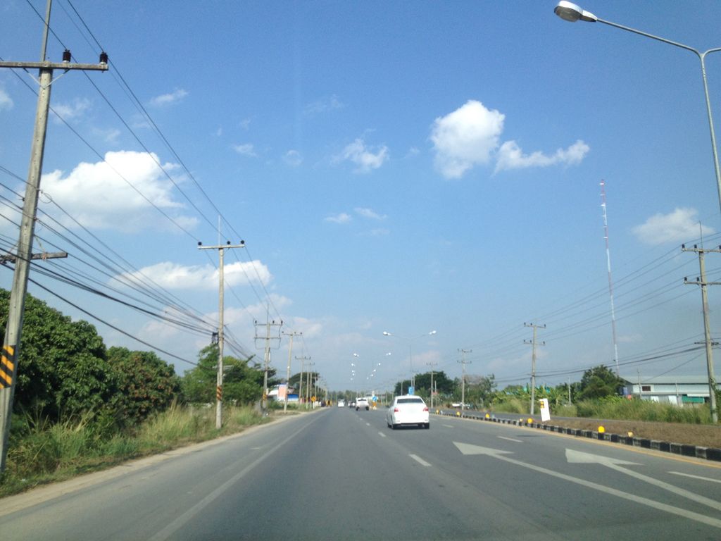 ภาพถนนตรงที่ เฮือนฮอมคำ โฮมสเตย์ ตั้งอยู่ ถ่ายโดย jimwatana พ.ศ. 2558 (2015) · A street-level view of where เฮือนฮอมคำ โฮมสเตย์ · Hueanhomkham Homestay stands, by jimwatana in 2558 (2015)