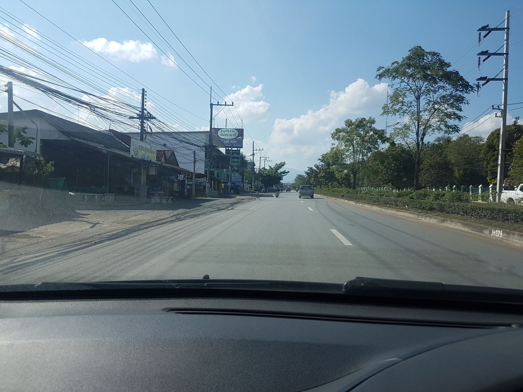 ภาพถนนตรงที่ กาแฟเจ้าคุณ ตั้งอยู่ ถ่ายโดย ekkarin พ.ศ. 2561 (2018) · A street-level view of where กาแฟเจ้าคุณ · Kafaechaokhun stands, by ekkarin in 2561 (2018)