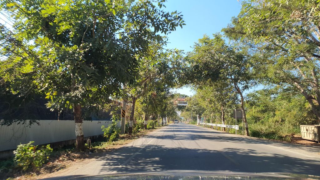 ภาพถนนตรงที่ บริษัท หยาง ซิ่ง จำกัด ตั้งอยู่ ถ่ายโดย jrcarlsen พ.ศ. 2565 (2022) · A street-level view of where บริษัท หยาง ซิ่ง จำกัด · Yang Sing Chamkat Company stands, by jrcarlsen in 2565 (2022)