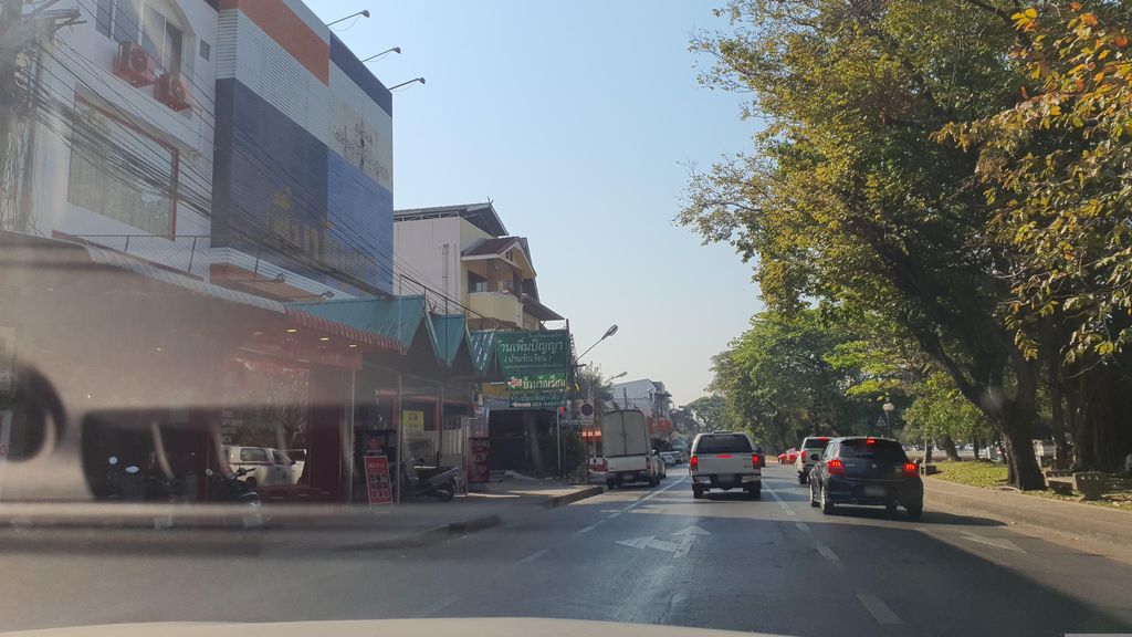 ภาพถนนตรงที่ DIY by Pinnshop ตั้งอยู่ ถ่ายโดย jrcarlsen พ.ศ. 2566 (2023) · A street-level view of where DIY by Pinnshop stands, by jrcarlsen in 2566 (2023)