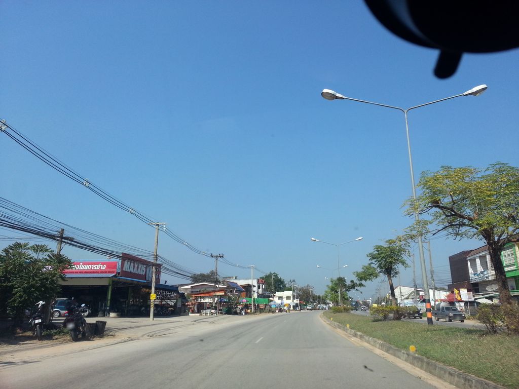 ภาพถนนตรงที่ ร้านเบนซ์มอเตอร์ไบค์ ตั้งอยู่ ถ่ายโดย mishari พ.ศ. 2558 (2015) · A street-level view of where ร้านเบนซ์มอเตอร์ไบค์ · Ran Ben Motorbike stands, by mishari in 2558 (2015)
