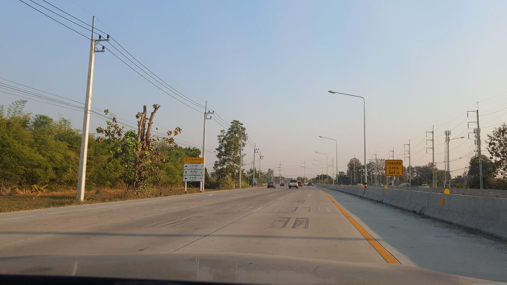 ภาพถนนตรงที่ วัสดุก่อสร้าง เชียงใหม่ ตั้งอยู่ ถ่ายโดย jrcarlsen พ.ศ. 2566 (2023) · A street-level view of where วัสดุก่อสร้าง เชียงใหม่ · Watdu Kosang Chiang Mai stands, by jrcarlsen in 2566 (2023)
