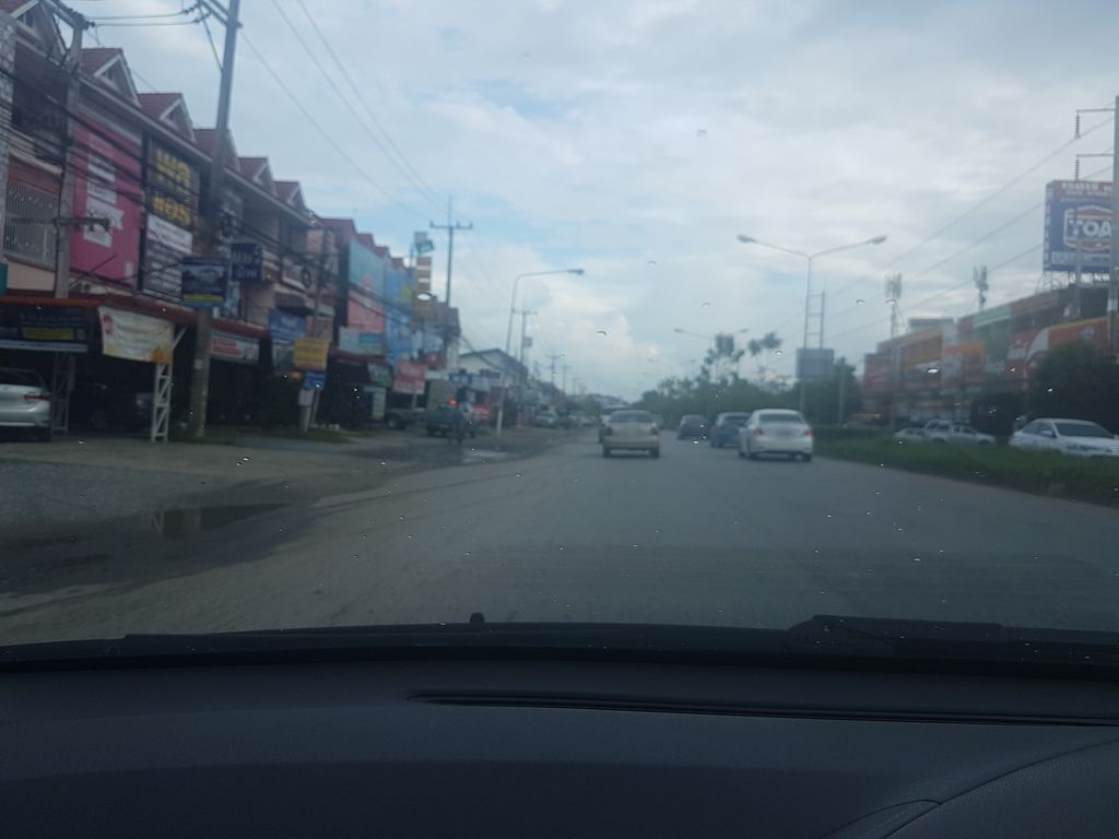 ภาพถนนตรงที่ นายอ๋าข้าวมันไก่ ตั้งอยู่ ถ่ายโดย ekkarin พ.ศ. 2561 (2018) · A street-level view of where นายอ๋าข้าวมันไก่ · Nai A Khao Man Kai stands, by ekkarin in 2561 (2018)