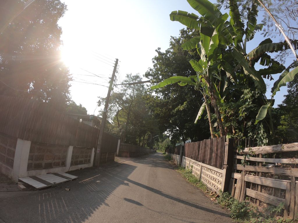 ภาพถนนตรงที่ มายด์หม่าล่าอินดี้ ตั้งอยู่ ถ่ายโดย chanuwath_grab พ.ศ. 2562 (2019) · A street-level view of where มายด์หม่าล่าอินดี้ · Mai Mala Indie stands, by chanuwath_grab in 2562 (2019)