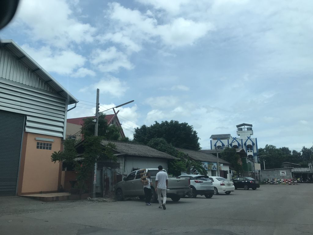 ภาพถนนตรงที่ อนันยาเภสัช ตั้งอยู่ ถ่ายโดย prasert พ.ศ. 2561 (2018) · A street-level view of where อนันยาเภสัช · Ananyaphesat stands, by prasert in 2561 (2018)