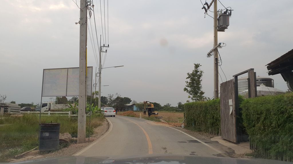 ภาพถนนตรงที่ Tongna Cottage Natural Resort ตั้งอยู่ ถ่ายโดย jrcarlsen พ.ศ. 2565 (2022) · A street-level view of where Tongna Cottage Natural Resort stands, by jrcarlsen in 2565 (2022)
