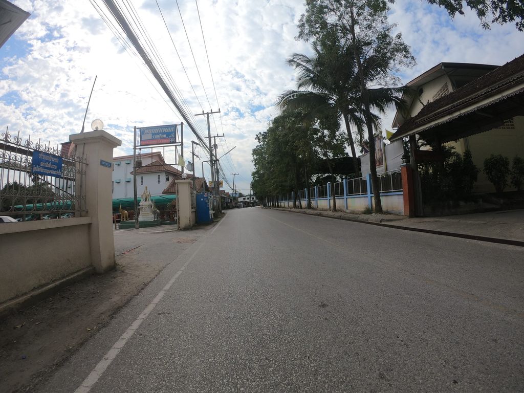 ภาพถนนตรงที่ พฤกษาเพลส ตั้งอยู่ ถ่ายโดย chanuwath_grab พ.ศ. 2562 (2019) · A street-level view of where พฤกษาเพลส · Pharuekasaphlet stands, by chanuwath_grab in 2562 (2019)