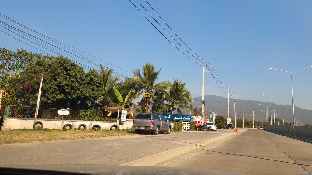 ภาพถนนตรงที่ ดงผู้ D ตั้งอยู่ ถ่ายโดย jrcarlsen พ.ศ. 2566 (2023) · A street-level view of where ดงผู้ D · Dongphu D stands, by jrcarlsen in 2566 (2023)