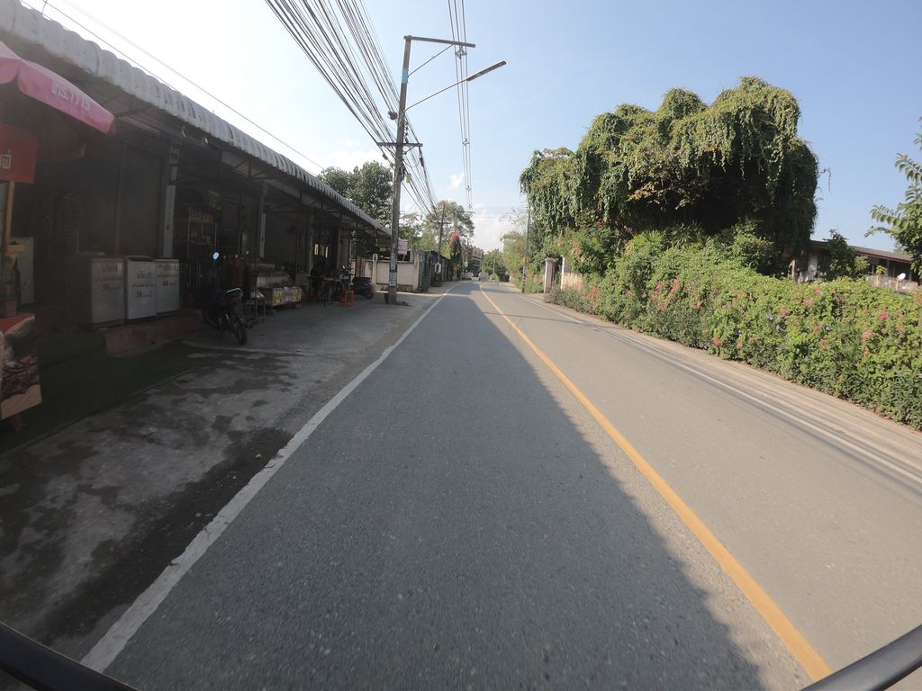 ภาพถนนตรงที่ DRM Barber Shop ตั้งอยู่ ถ่ายโดย chanuwath_grab พ.ศ. 2562 (2019) · A street-level view of where DRM Barber Shop stands, by chanuwath_grab in 2562 (2019)