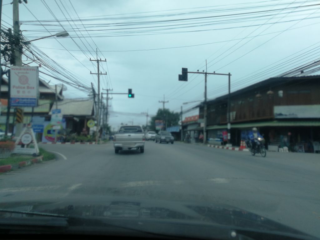 ภาพถนนตรงที่ ร้านสมุนไพรหงส์ไทยสาขา เชียงใหม่ ตั้งอยู่ ถ่ายโดย chanon พ.ศ. 2561 (2018) · A street-level view of where ร้านสมุนไพรหงส์ไทยสาขา เชียงใหม่ · Ran Samunphrai Hong Thai Sakha Chiang Mai stands, by chanon in 2561 (2018)