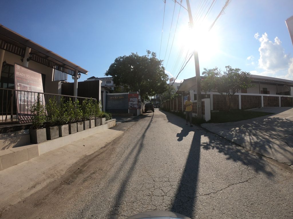 ภาพถนนตรงที่ Triple Trees Residence ตั้งอยู่ ถ่ายโดย chanuwath_grab พ.ศ. 2562 (2019) · A street-level view of where Triple Trees Residence stands, by chanuwath_grab in 2562 (2019)