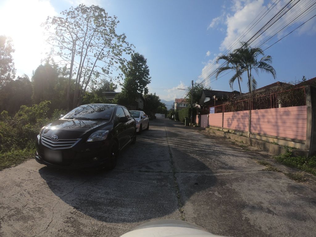 ภาพถนนตรงที่ Soi9 poshtel ตั้งอยู่ ถ่ายโดย chanuwath_grab พ.ศ. 2562 (2019) · A street-level view of where Soi9 poshtel stands, by chanuwath_grab in 2562 (2019)