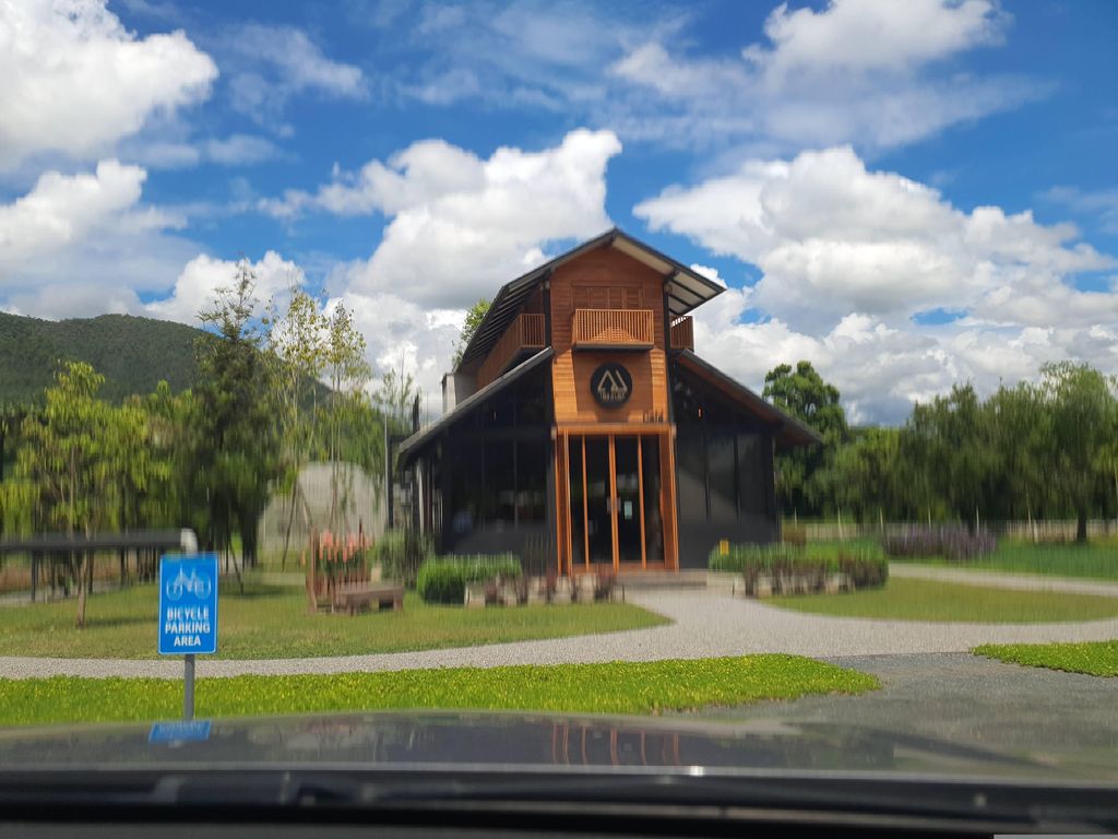 ภาพถนนตรงที่ เฌอกะฌอฟาร์มสเตย์ Sher ga Shaw farmstay Cafe & Hostel ตั้งอยู่ ถ่ายโดย jrcarlsen พ.ศ. 2566 (2023) · A street-level view of where เฌอกะฌอฟาร์มสเตย์ Sher ga Shaw farmstay Cafe & Hostel stands, by jrcarlsen in 2566 (2023)