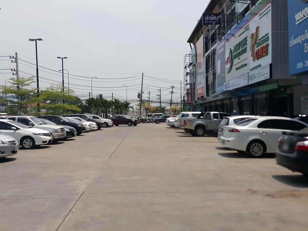 ภาพถนนตรงที่ Be You clinic by Dr. Pui ตั้งอยู่ ถ่ายโดย jrcarlsen พ.ศ. 2558 (2015) · A street-level view of where Be You clinic by Dr. Pui stands, by jrcarlsen in 2558 (2015)