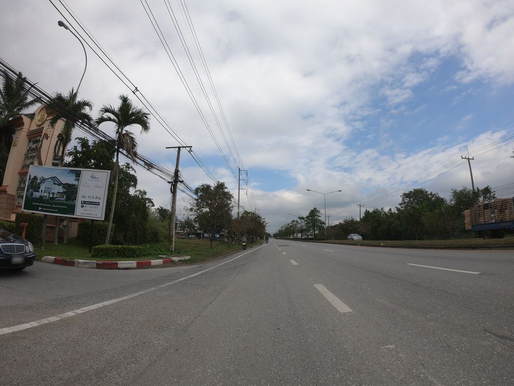 ภาพถนนตรงที่ หม่าล่าอินดี้ ตั้งอยู่ ถ่ายโดย chanuwath_grab พ.ศ. 2562 (2019) · A street-level view of where หม่าล่าอินดี้ · Mala Indie stands, by chanuwath_grab in 2562 (2019)