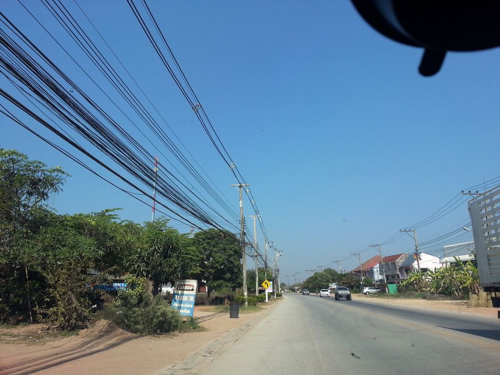 ภาพถนนตรงที่ ร้านกะตอย โฟน ช็อป ตั้งอยู่ ถ่ายโดย mishari พ.ศ. 2558 (2015) · A street-level view of where ร้านกะตอย โฟน ช็อป · Ran Katoi Fon Shop stands, by mishari in 2558 (2015)