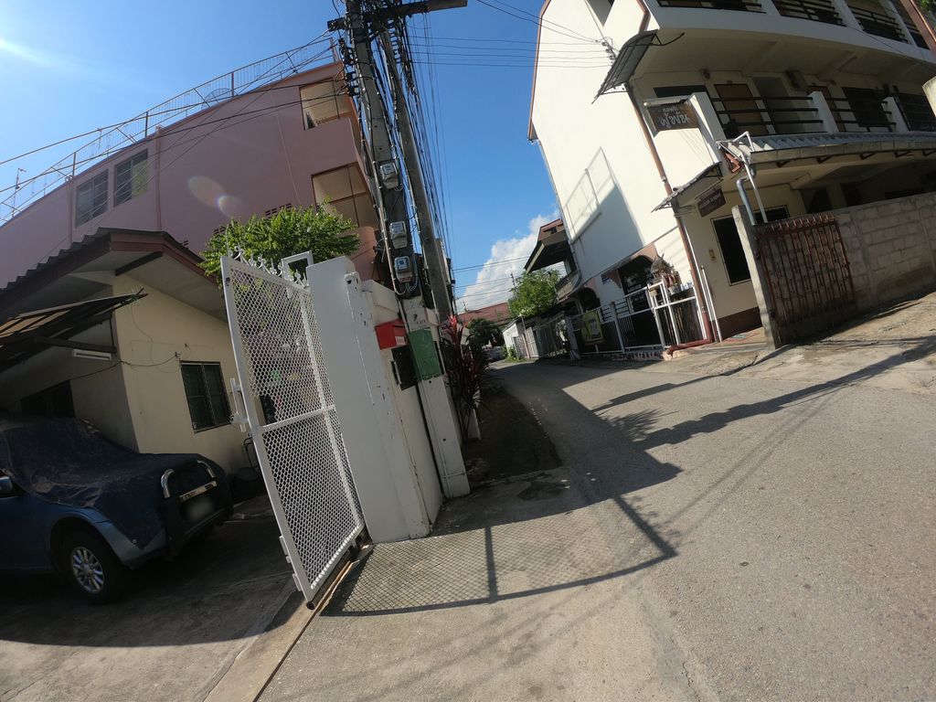 ภาพถนนตรงที่ Jaidee Tattoo House ตั้งอยู่ ถ่ายโดย chanuwath_grab พ.ศ. 2562 (2019) · A street-level view of where Jaidee Tattoo House stands, by chanuwath_grab in 2562 (2019)