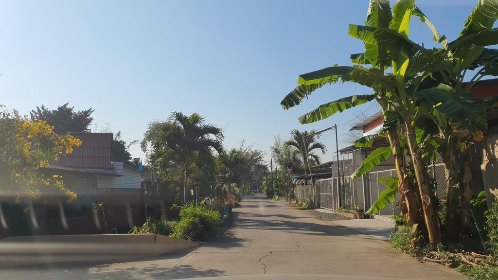 ภาพถนนตรงที่ JTT Land & Home ตั้งอยู่ ถ่ายโดย jrcarlsen พ.ศ. 2565 (2022) · A street-level view of where JTT Land & Home stands, by jrcarlsen in 2565 (2022)