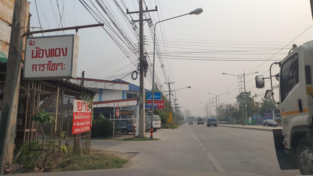 ภาพถนนตรงที่ เฮือนสวย ไม้งาม โฮมสเตย์ ตั้งอยู่ ถ่ายโดย jrcarlsen พ.ศ. 2566 (2023) · A street-level view of where เฮือนสวย ไม้งาม โฮมสเตย์ · Hueansuai Maingam Homestay stands, by jrcarlsen in 2566 (2023)