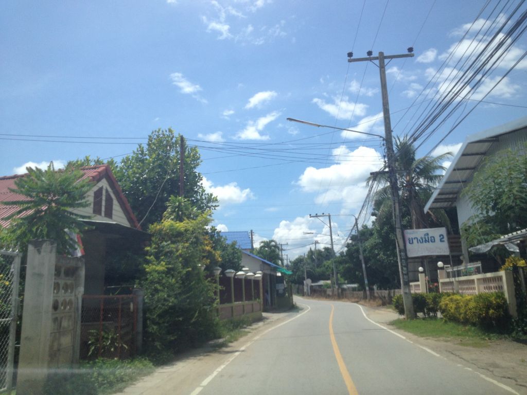 ภาพถนนตรงที่ ข้าวซอยป้าเข่ง ตั้งอยู่ ถ่ายโดย jimwatana พ.ศ. 2558 (2015) · A street-level view of where ข้าวซอยป้าเข่ง · Khao Soi Pa Kheng stands, by jimwatana in 2558 (2015)