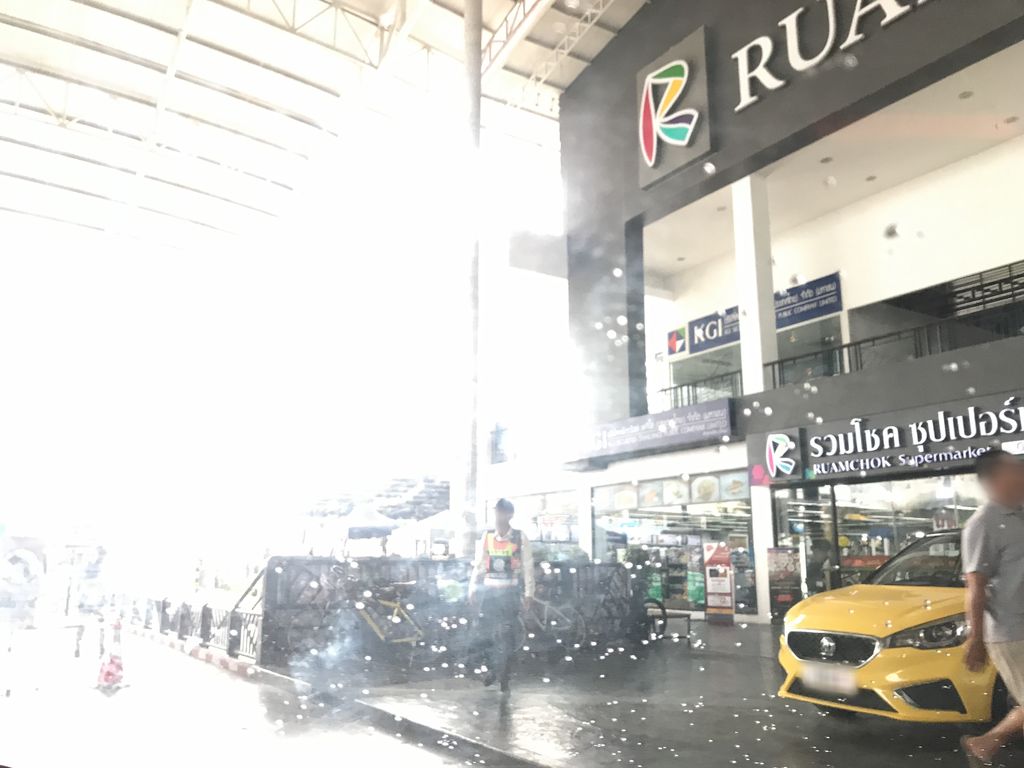 ภาพถนนตรงที่ Avocado Cafe ตั้งอยู่ ถ่ายโดย prasert พ.ศ. 2561 (2018) · A street-level view of where Avocado Cafe stands, by prasert in 2561 (2018)