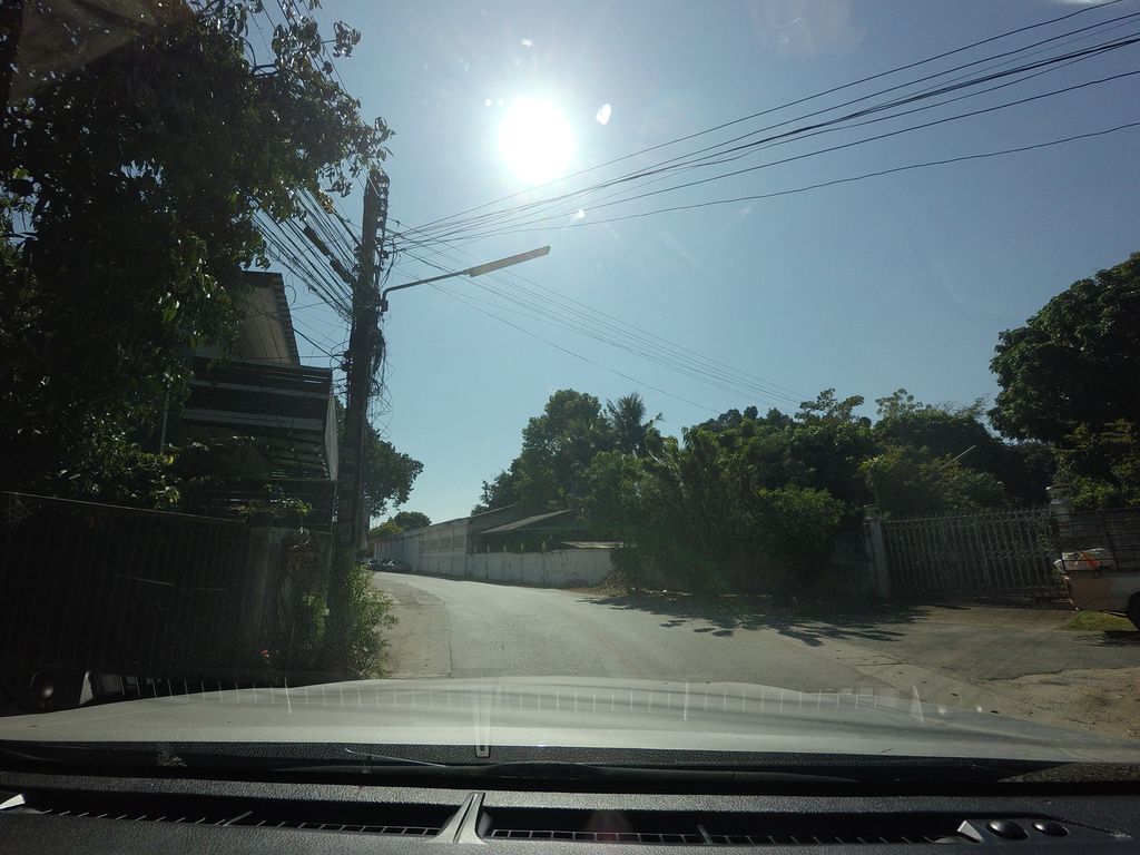 ภาพถนนตรงที่ เตี๋ยวข้างวัด ตั้งอยู่ ถ่ายโดย mishari พ.ศ. 2563 (2020) · A street-level view of where เตี๋ยวข้างวัด · Tiao Khangwat stands, by mishari in 2563 (2020)
