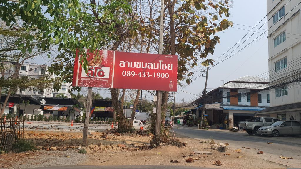 ภาพถนนตรงที่ วันวาน หวานเย็น at ซอยวัดอุโมงค์ เชียงใหม่ ตั้งอยู่ ถ่ายโดย jrcarlsen พ.ศ. 2566 (2023) · A street-level view of where วันวาน หวานเย็น at ซอยวัดอุโมงค์ เชียงใหม่ · Wanwan Wanyen At Soi Wat Umong Chiang Mai stands, by jrcarlsen in 2566 (2023)