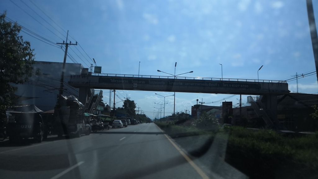 ภาพถนนตรงที่ แอนนี่คอสเมติค ตั้งอยู่ ถ่ายโดย charlesano พ.ศ. 2561 (2018) · A street-level view of where แอนนี่คอสเมติค · Aenni Khotmetik stands, by charlesano in 2561 (2018)