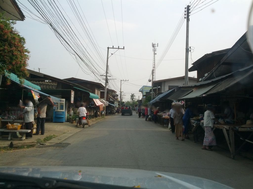 ภาพถนนตรงที่ เฮือนเก็ดถะหวา บ้านพักโฮมสเตย์ Home stay แม่แตง เชียงใหม่ ตั้งอยู่ ถ่ายโดย jrcarlsen พ.ศ. 2558 (2015) · A street-level view of where เฮือนเก็ดถะหวา บ้านพักโฮมสเตย์ Home stay แม่แตง เชียงใหม่ stands, by jrcarlsen in 2558 (2015)